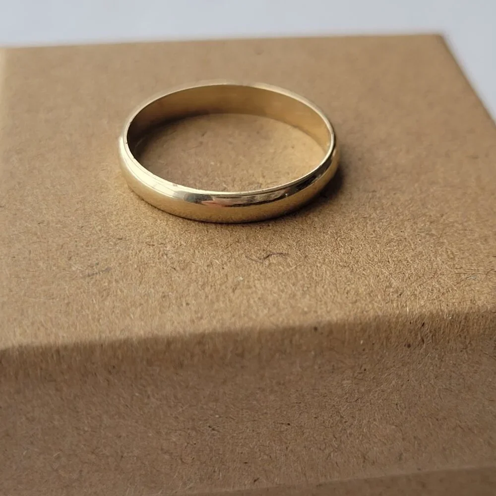 Yellow Gold Tradtional Wedding Band 10k Size 8 1/2 Smooth Ring - Picture 13 of 15